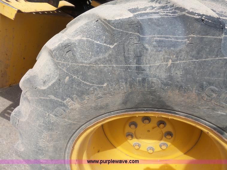 image for item BS9830 1993 John Deere 410D backhoe