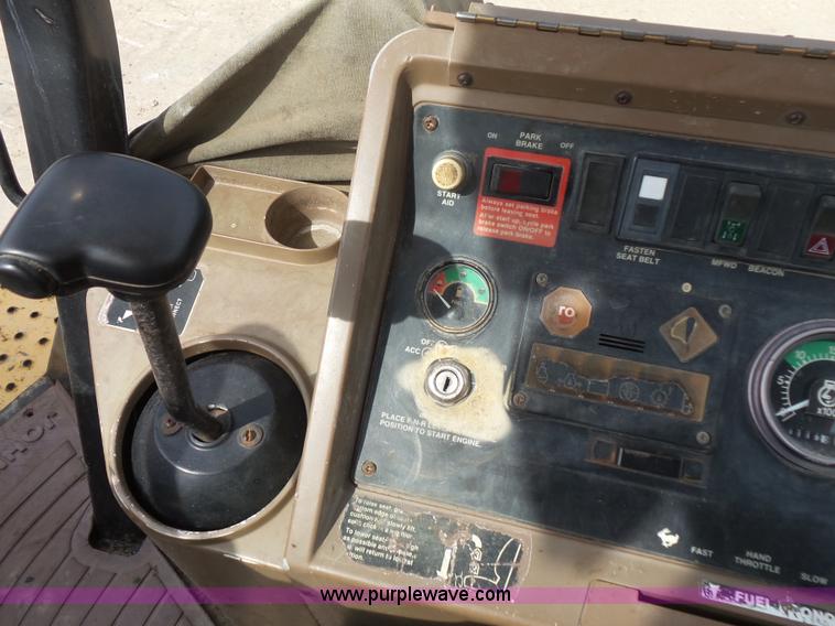 image for item BS9830 1993 John Deere 410D backhoe