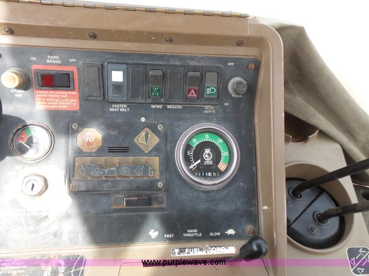 image for item BS9830 1993 John Deere 410D backhoe