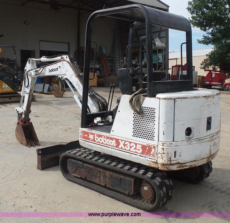 image for item BS9831 1997 Bobcat X325 compact excavator