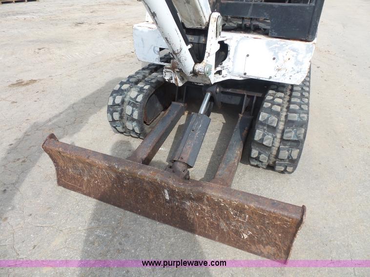 image for item BS9831 1997 Bobcat X325 compact excavator