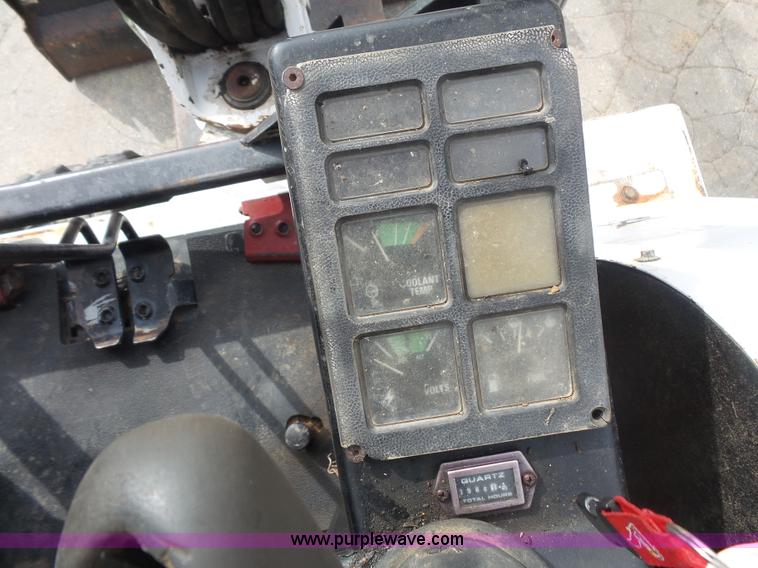 image for item BS9831 1997 Bobcat X325 compact excavator