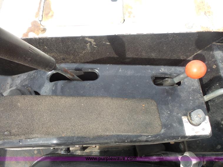 image for item BS9831 1997 Bobcat X325 compact excavator