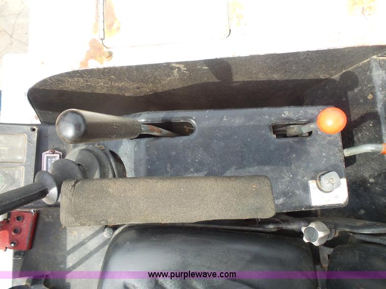 image for item BS9831 1997 Bobcat X325 compact excavator