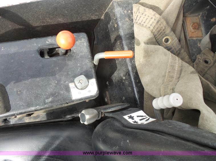 image for item BS9831 1997 Bobcat X325 compact excavator