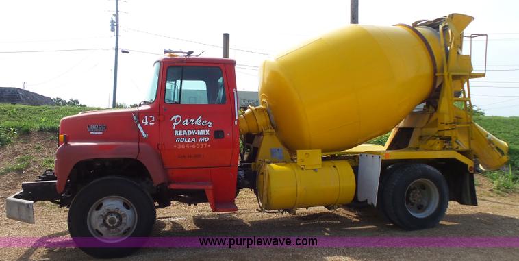 image for item BS9890 1993 Ford L8000 mixer truck