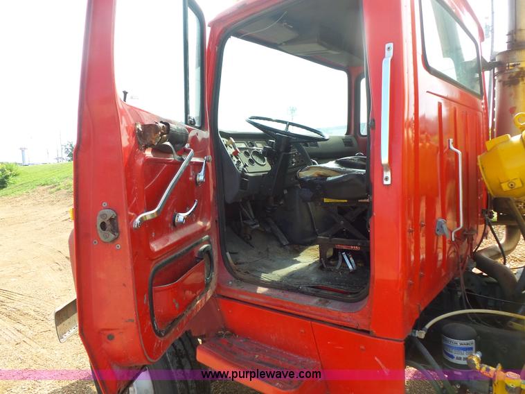 image for item BS9890 1993 Ford L8000 mixer truck