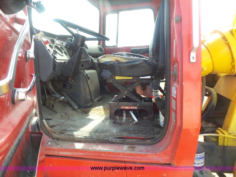 image for item BS9890 1993 Ford L8000 mixer truck