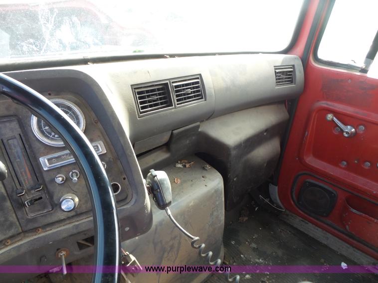 image for item BS9890 1993 Ford L8000 mixer truck