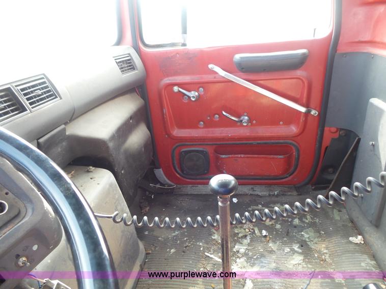 image for item BS9890 1993 Ford L8000 mixer truck