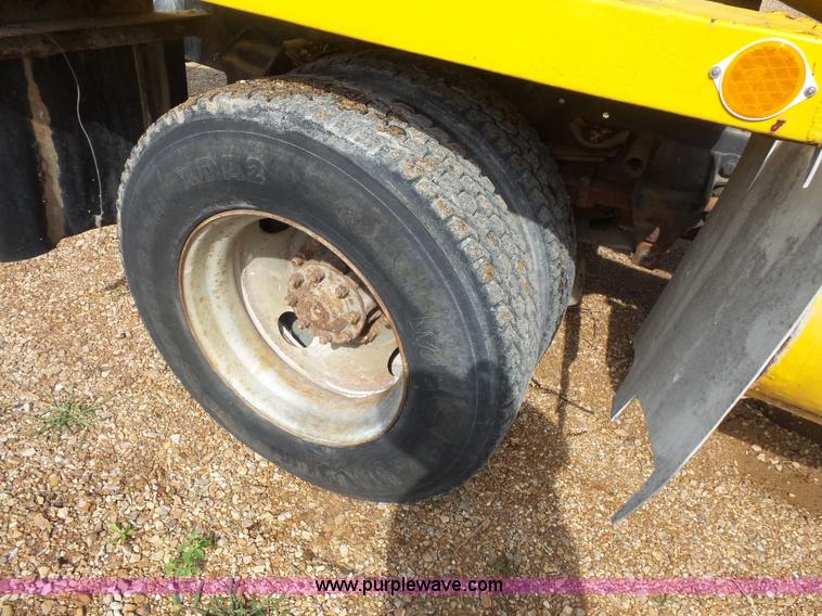 image for item BS9890 1993 Ford L8000 mixer truck