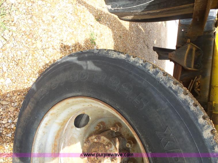 image for item BS9890 1993 Ford L8000 mixer truck