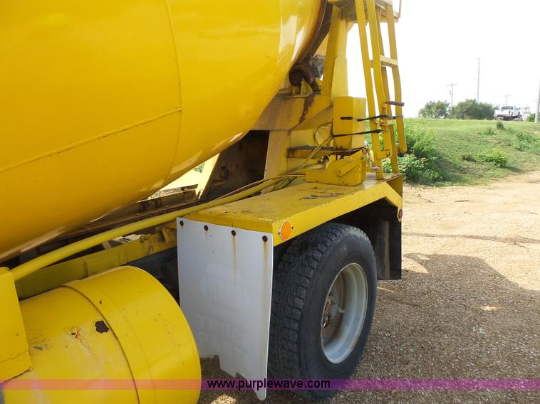 image for item BS9890 1993 Ford L8000 mixer truck