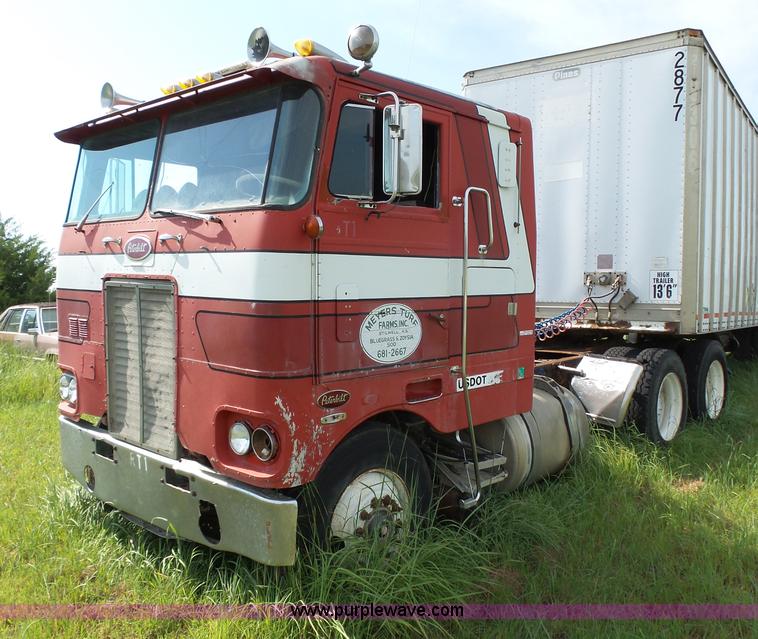 image for item BW9054 1978 Peterbilt 352M semi truck