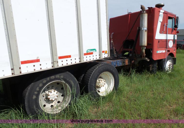 image for item BW9054 1978 Peterbilt 352M semi truck