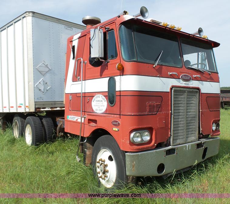 image for item BW9054 1978 Peterbilt 352M semi truck