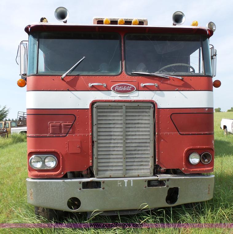 image for item BW9054 1978 Peterbilt 352M semi truck