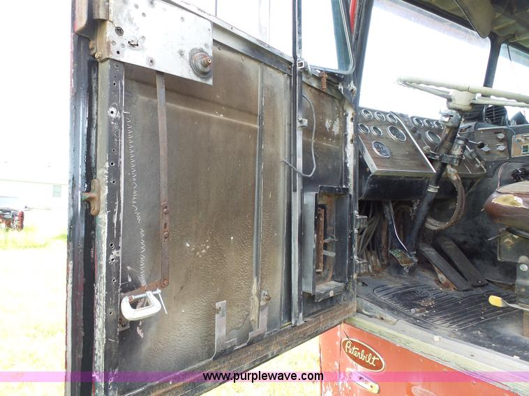 image for item BW9054 1978 Peterbilt 352M semi truck