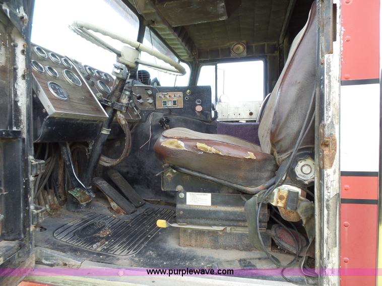 image for item BW9054 1978 Peterbilt 352M semi truck