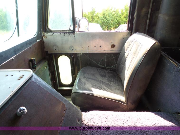 image for item BW9054 1978 Peterbilt 352M semi truck