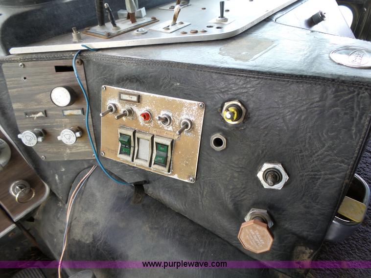 image for item BW9054 1978 Peterbilt 352M semi truck