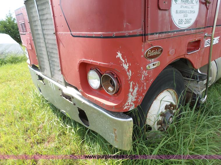 image for item BW9054 1978 Peterbilt 352M semi truck