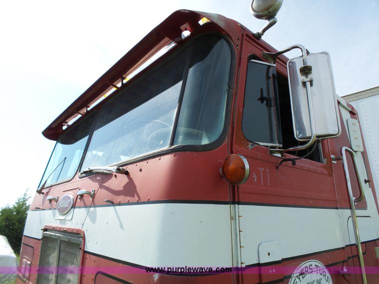 image for item BW9054 1978 Peterbilt 352M semi truck