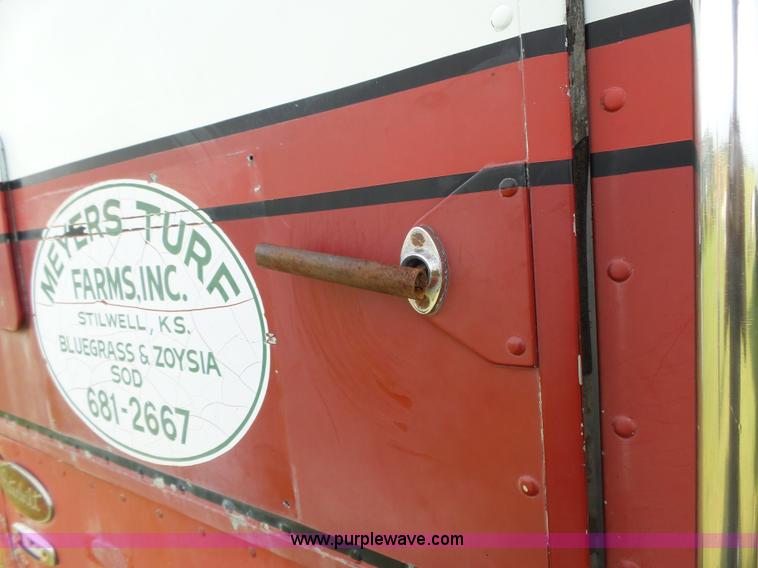 image for item BW9054 1978 Peterbilt 352M semi truck