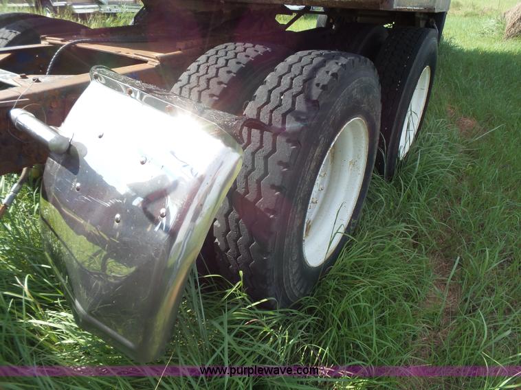 image for item BW9054 1978 Peterbilt 352M semi truck