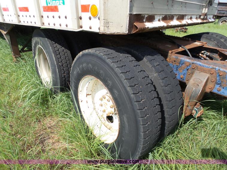 image for item BW9054 1978 Peterbilt 352M semi truck