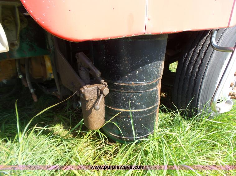 image for item BW9054 1978 Peterbilt 352M semi truck