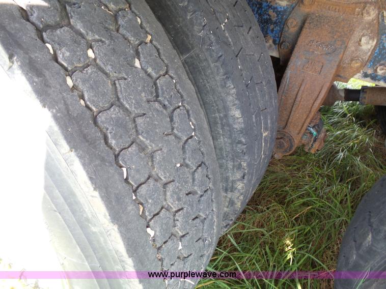 image for item BW9054 1978 Peterbilt 352M semi truck