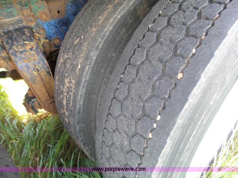 image for item BW9054 1978 Peterbilt 352M semi truck