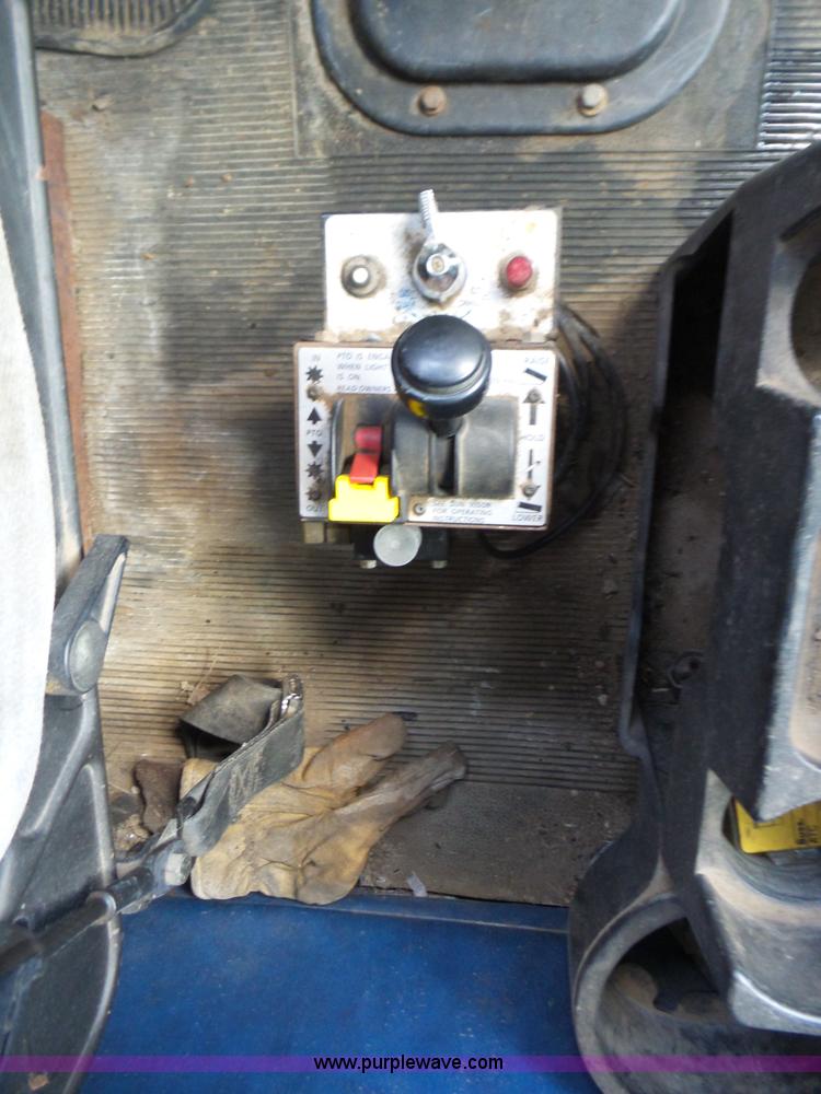 image for item BZ9608 1998 Peterbilt 378 dump truck