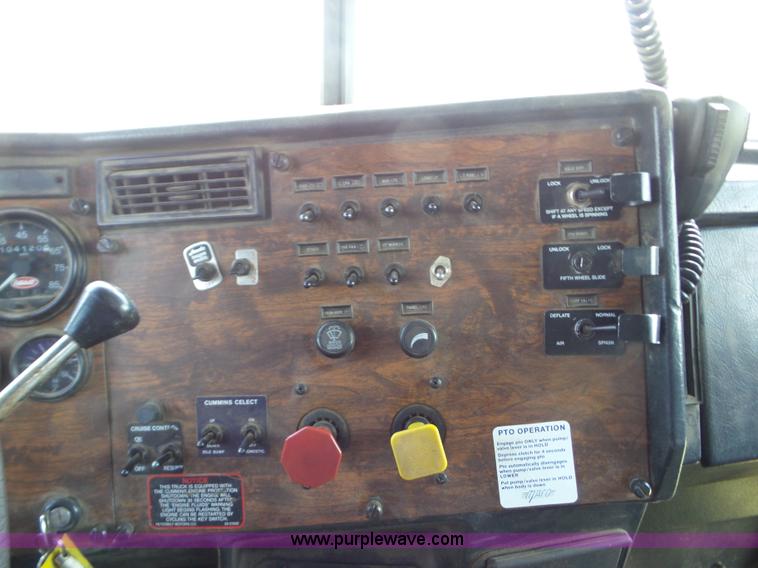 image for item BZ9608 1998 Peterbilt 378 dump truck