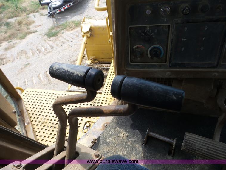 image for item BZ9610 1987 Caterpillar D7H dozer