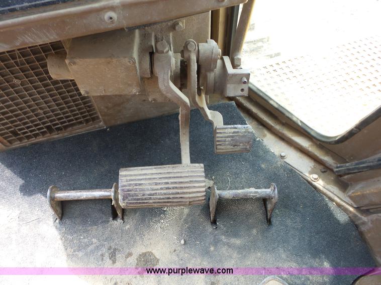 image for item BZ9610 1987 Caterpillar D7H dozer