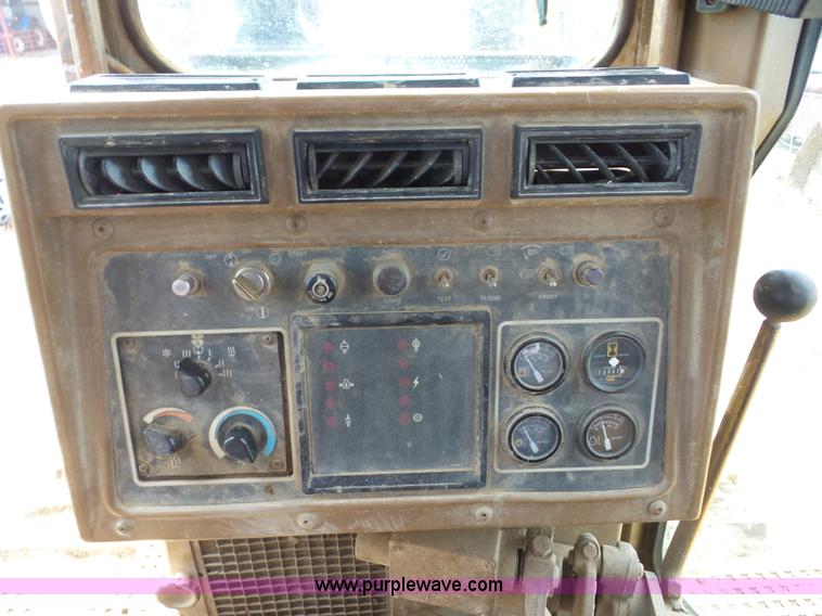 image for item BZ9610 1987 Caterpillar D7H dozer