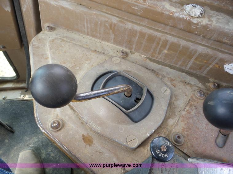 image for item BZ9610 1987 Caterpillar D7H dozer