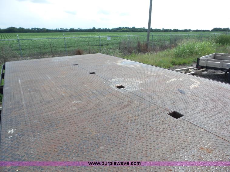 image for item BZ9615 1994 Chevrolet Kodiak flatbed truck