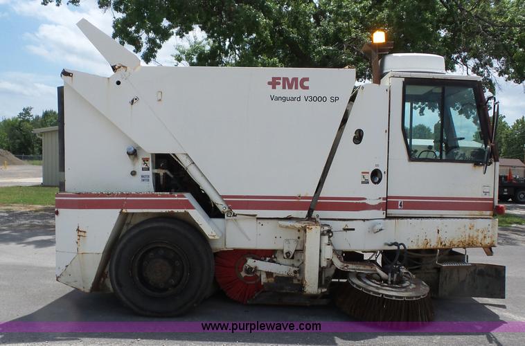 image for item BZ9639 1989 FMC Vanguard V3000SP street sweeper