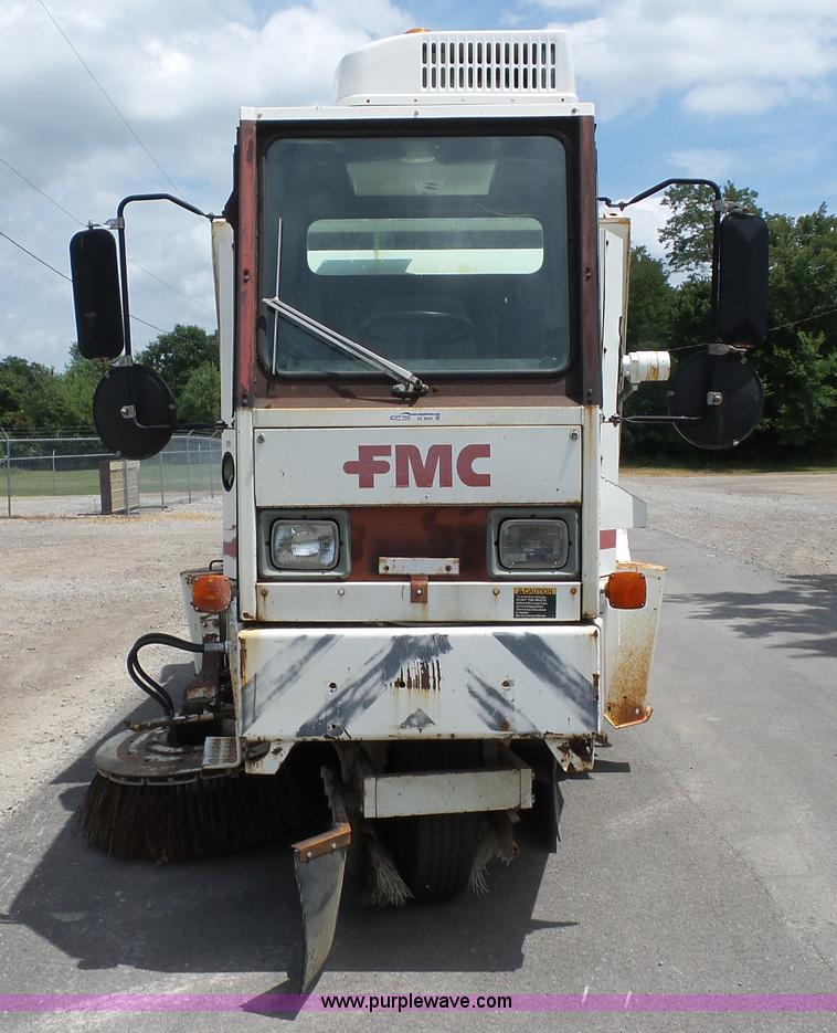 image for item BZ9639 1989 FMC Vanguard V3000SP street sweeper
