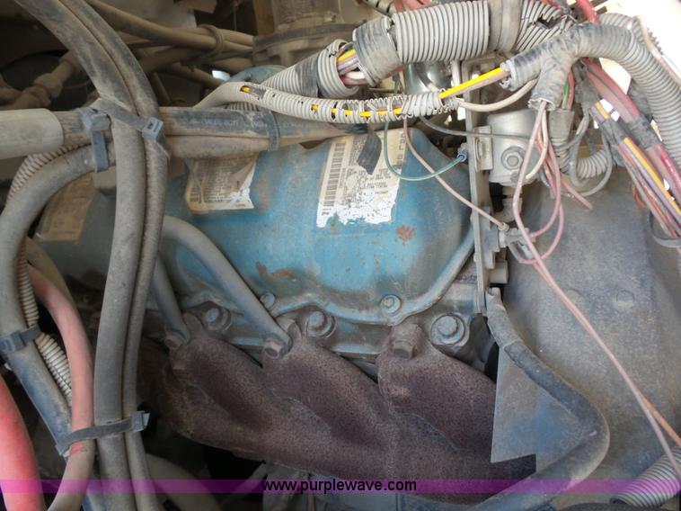 image for item BZ9639 1989 FMC Vanguard V3000SP street sweeper