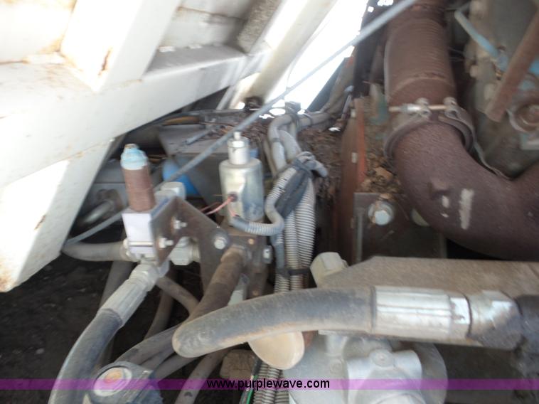 image for item BZ9639 1989 FMC Vanguard V3000SP street sweeper