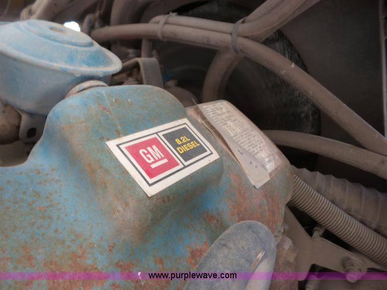 image for item BZ9639 1989 FMC Vanguard V3000SP street sweeper