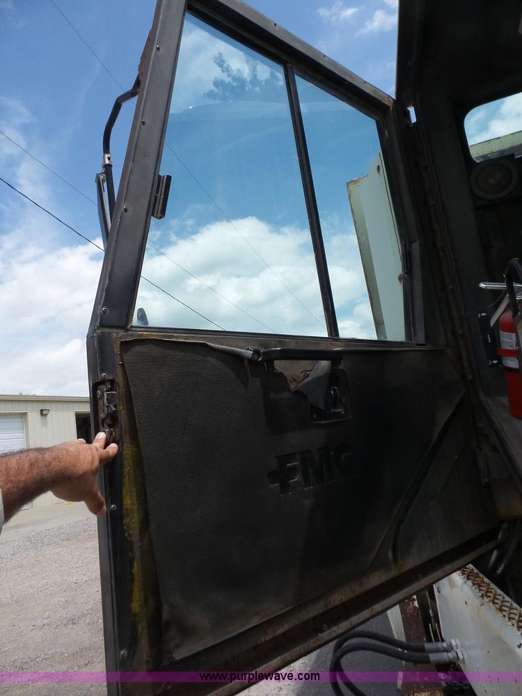 image for item BZ9639 1989 FMC Vanguard V3000SP street sweeper