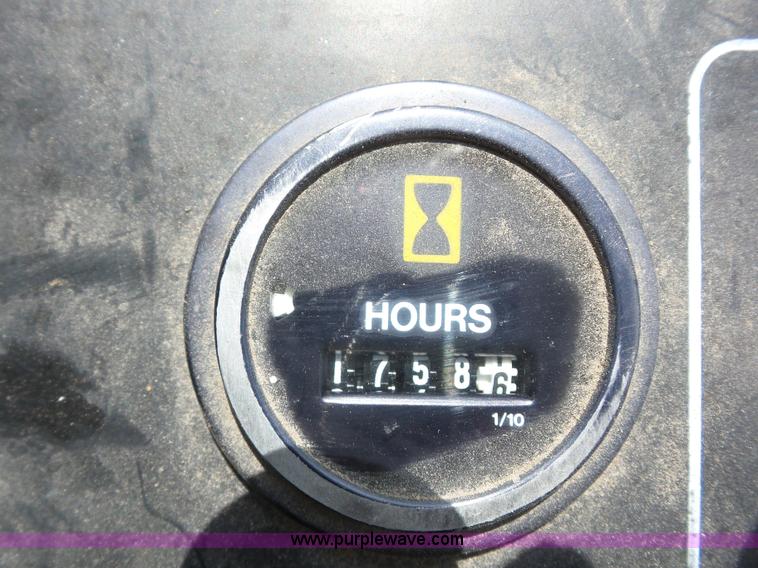 image for item BZ9639 1989 FMC Vanguard V3000SP street sweeper