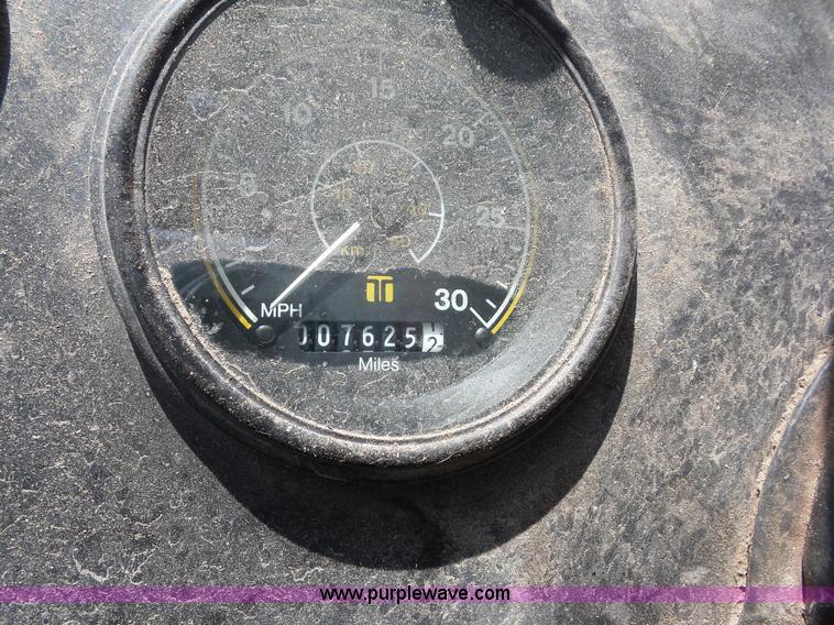 image for item BZ9639 1989 FMC Vanguard V3000SP street sweeper