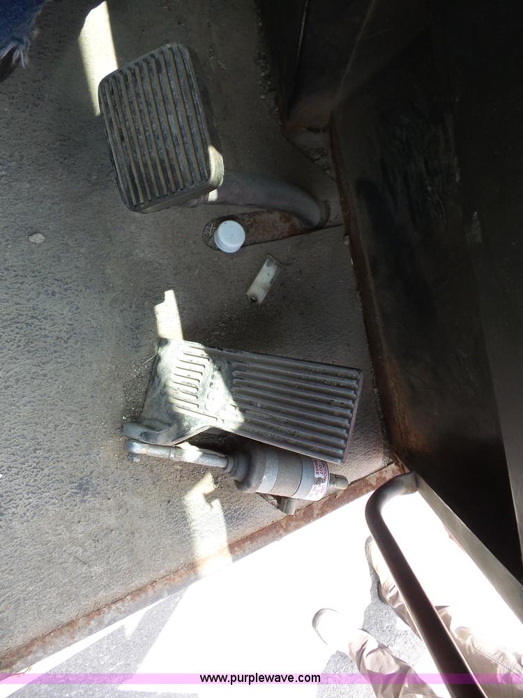 image for item BZ9639 1989 FMC Vanguard V3000SP street sweeper