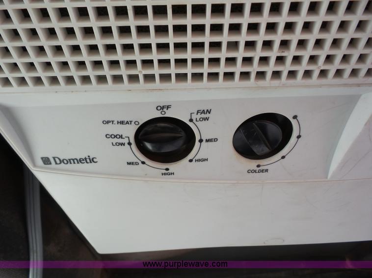 image for item BZ9639 1989 FMC Vanguard V3000SP street sweeper